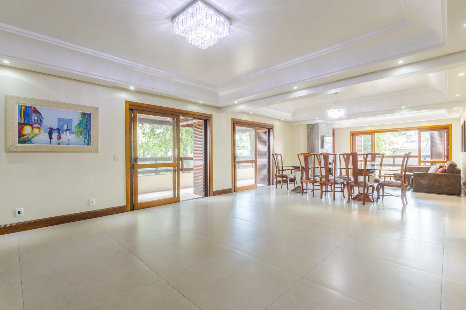 Sala com lareira do apartamento alto padrão com 2 suítes no Centro de Canoas RS